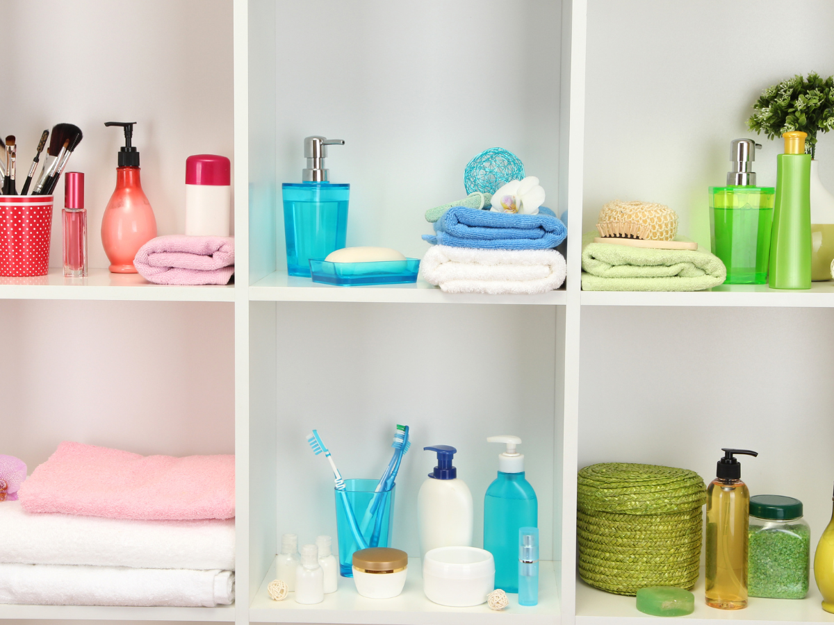 Organize your bathroom with this quick, easy 15-minute bathroom cleaning routine.